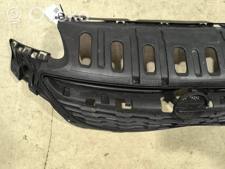 Opel Corsa E Maskownica / Grill / Atrapa górna chłodnicy 39003576