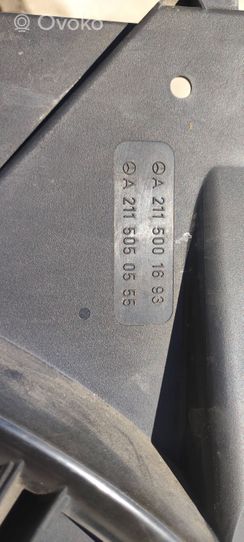 Mercedes-Benz CLS C219 Jäähdyttimen jäähdytinpuhaltimen suojus 3137229007