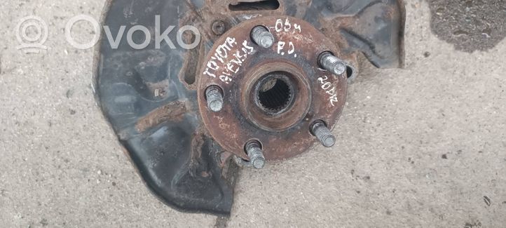 Toyota Avensis T220 Front wheel hub 