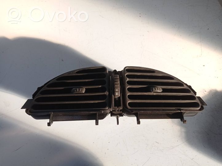 Citroen C5 Dysze / Kratki środkowego nawiewu deski rozdzielczej 963261727a