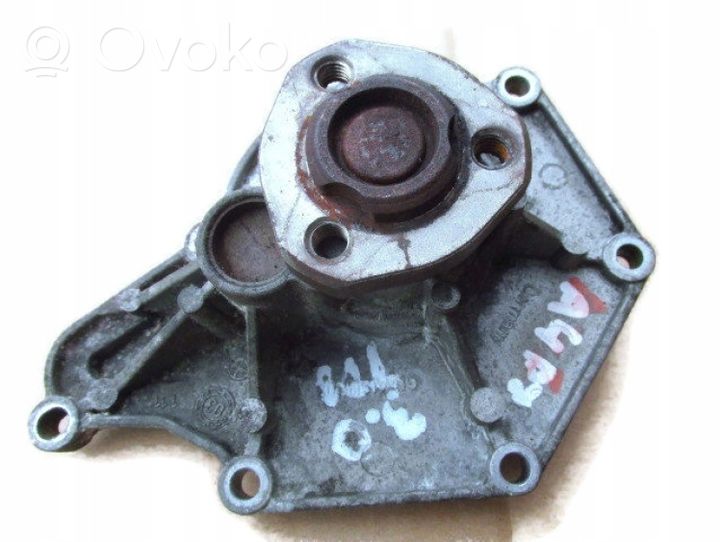 Audi A4 S4 B5 8D Pompe de circulation d'eau 