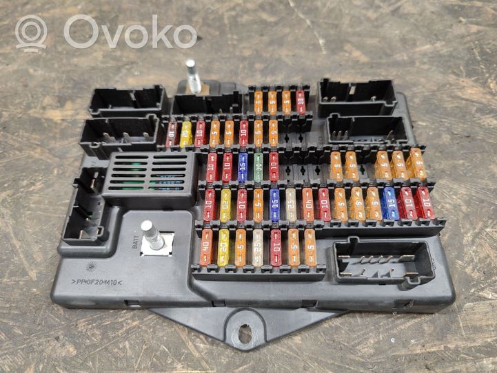 Jaguar XJ X350 Fuse module 2W9314A073CE