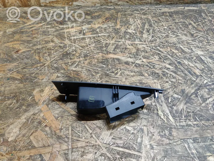 Opel Astra J Takaoven ikkunan kytkimen kehys 13258640