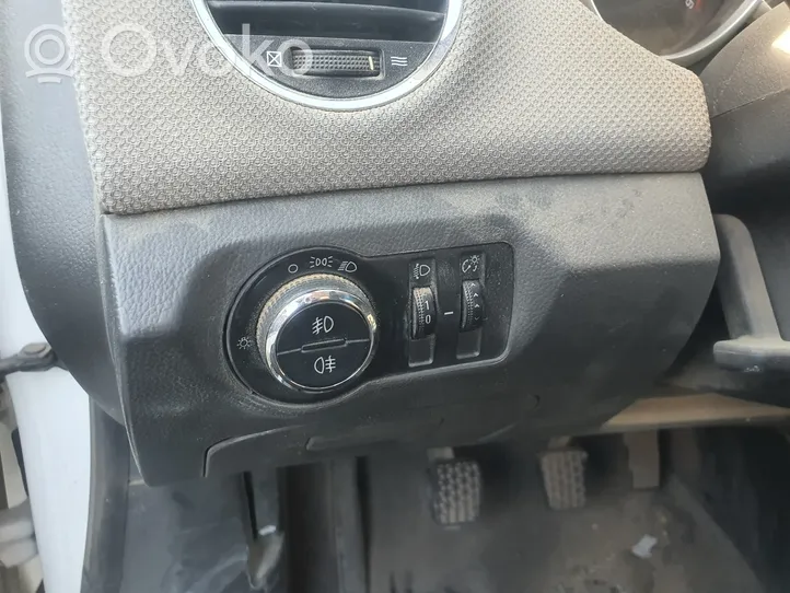 Chevrolet Cruze Interrupteur d'éclairage de la cabine dans le panneau 