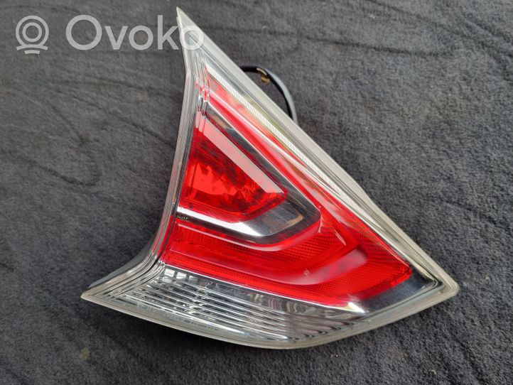 Nissan X-Trail T32 Lampy tylnej klapy bagażnika 22617939