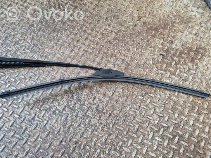 Dodge Challenger Windshield/front glass wiper blade 