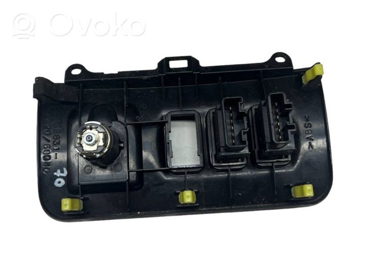 Toyota Land Cruiser (J120) Inny elementy tunelu środkowego 5883160020