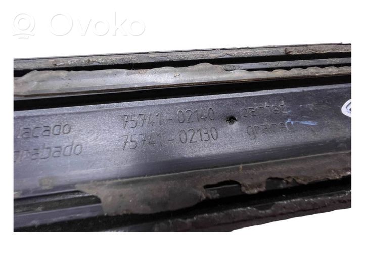 Toyota Corolla E120 E130 Rivestimento portiera posteriore (modanatura) 7574102140