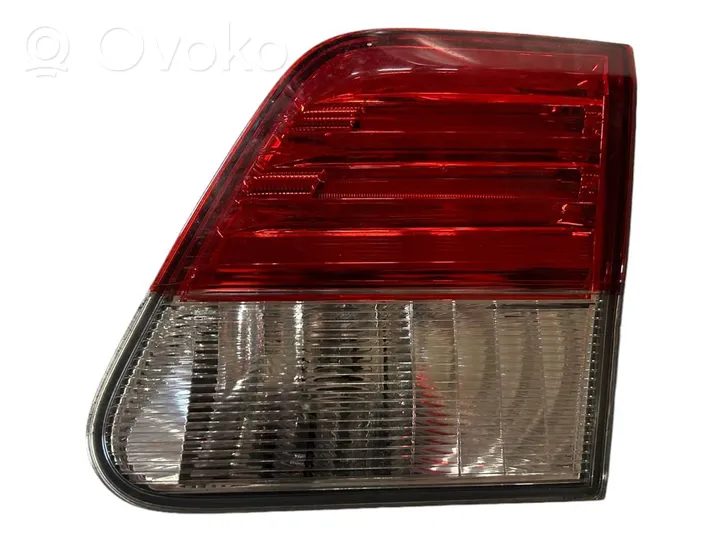 Toyota Avensis T270 Lampy tylnej klapy bagażnika 8158005130