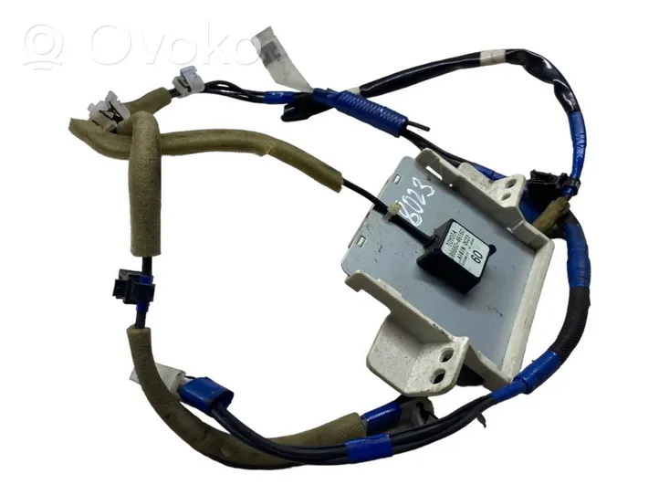 Lexus RX 330 - 350 - 400H Antena GPS 8686048160