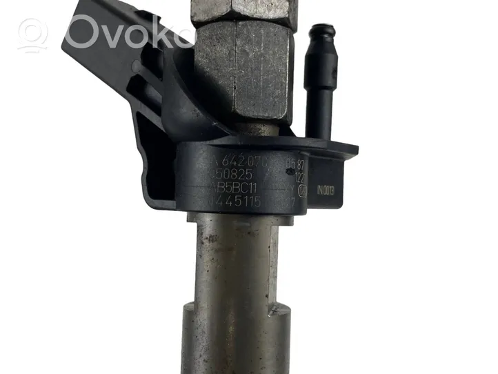 Mercedes-Benz CLK A209 C209 Fuel injector A6420700587