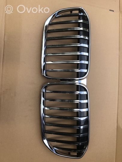 BMW 7 G11 G12 Grille calandre supérieure de pare-chocs avant 51138494817