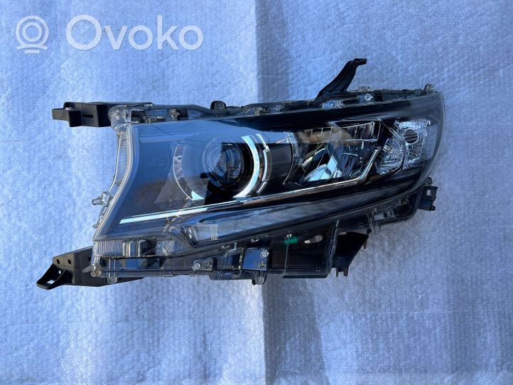 Toyota Land Cruiser (J150) Lampa przednia 8118560N20