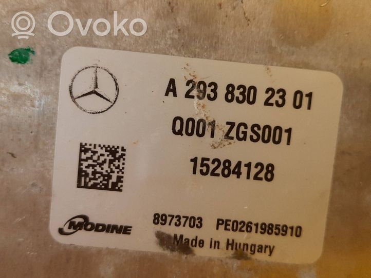 Mercedes-Benz EQC Jäähdyttimen lauhdutin A2938302301