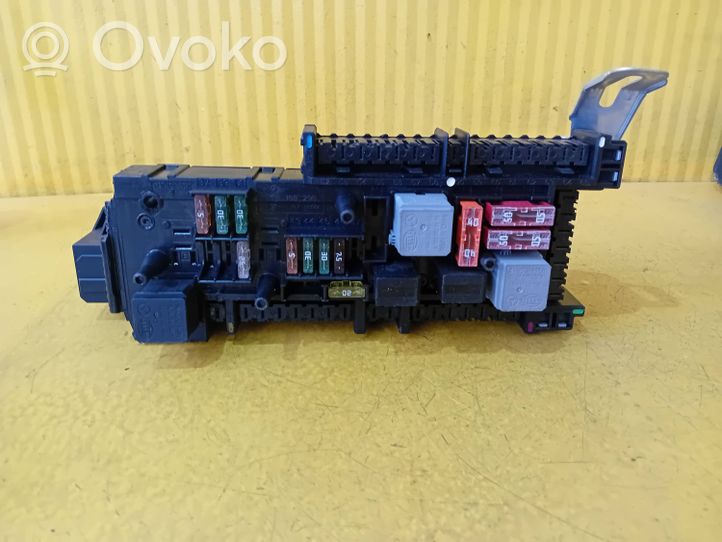 Mercedes-Benz C AMG W204 Module confort 2049060305