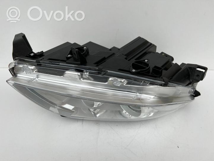 Mercedes-Benz ML W166 Lampa przednia A1668208461