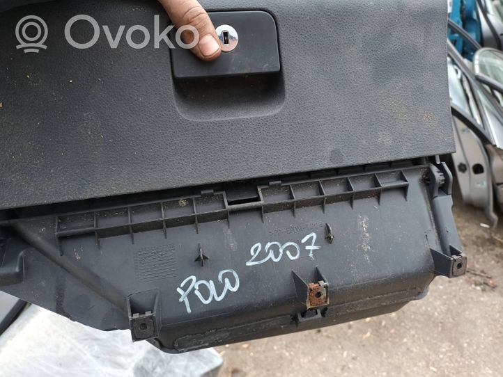 Volkswagen Polo IV 9N3 Glove box set 