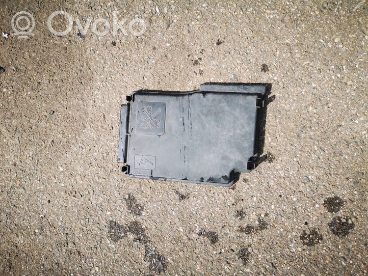 Opel Vivaro Fuse box cover 243121532R