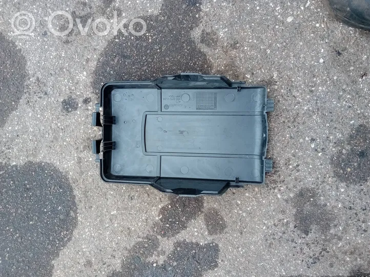 Volkswagen Golf VI Coperchio/tappo della scatola vassoio della batteria 1K0915443A