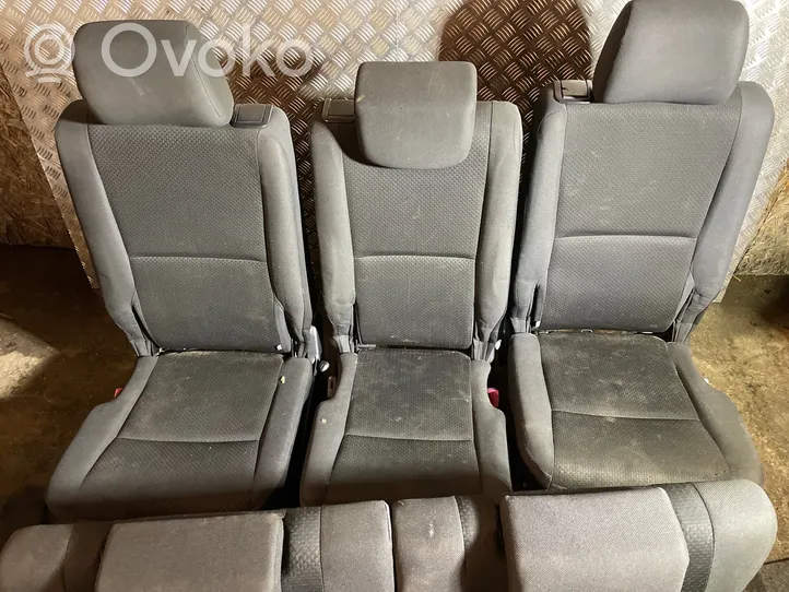 Toyota Corolla Verso E121 Set interni 