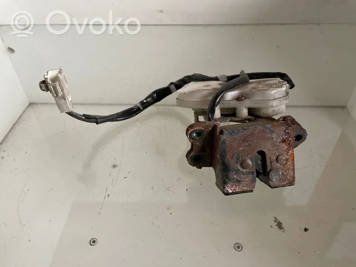 Toyota Avensis Verso Bagāžnieks slēdzene 