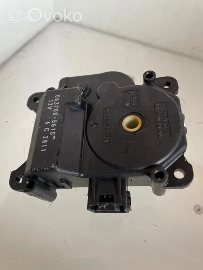 Toyota Avensis Verso Motor/activador trampilla de calefacción 0637008610