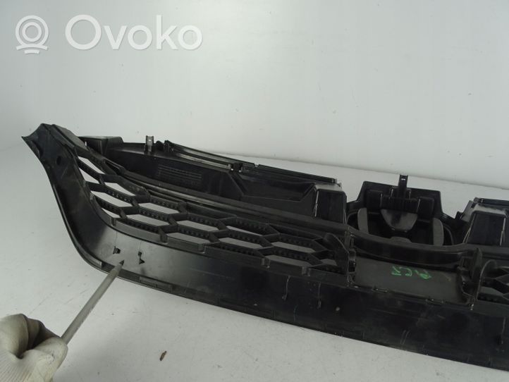 Honda CR-V Front bumper upper radiator grill 71121TNYG1