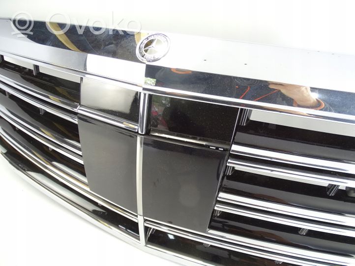 Mercedes-Benz S W222 Grille calandre supérieure de pare-chocs avant A2228805701