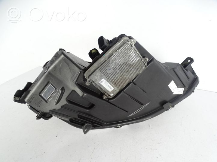 Tesla Model S Lampa przednia 1053574-00-C