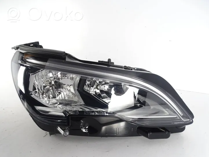 Peugeot 5008 II Lampa przednia 9810478080