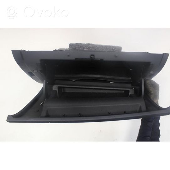 Volvo XC60 Glove box 