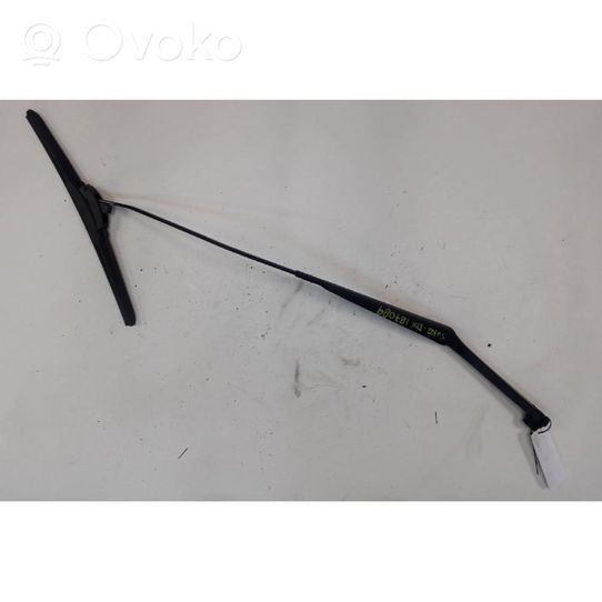 Nissan Juke I F15 Front wiper blade arm 