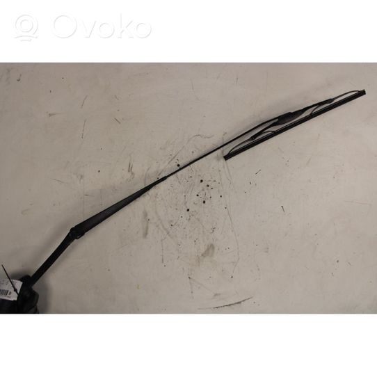 Nissan Juke I F15 Front wiper blade arm 