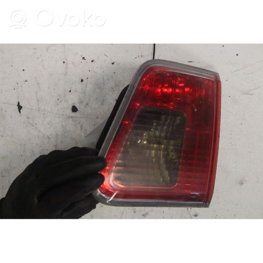 Toyota Avensis T270 Lampa tylna 