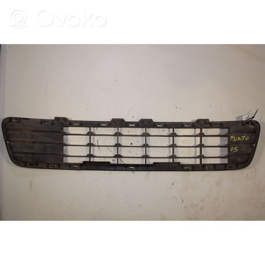 Fiat Punto (188) Atrapa chłodnicy / Grill 