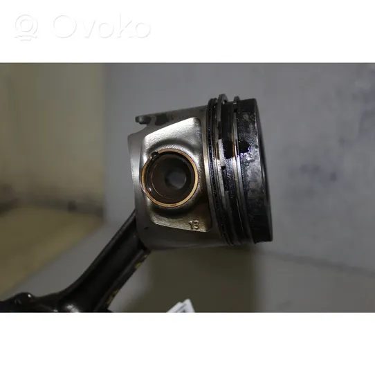 Audi A3 S3 8P Piston avec bielle 