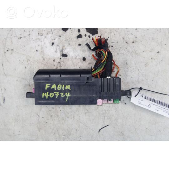 Skoda Fabia Mk3 (NJ) Module de fusibles 