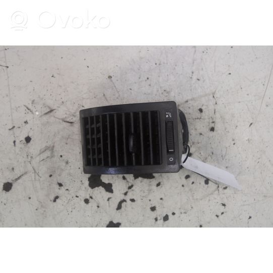 Volkswagen Polo IV 9N3 Centrālais gaisa ventilācijas režģis 