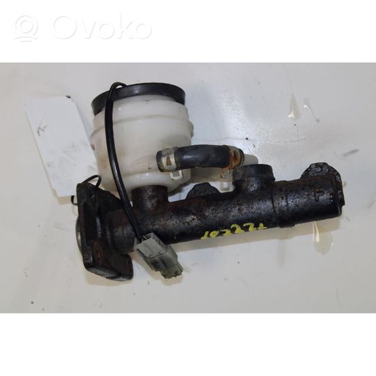 Toyota Land Cruiser (BJ70) Master brake cylinder 