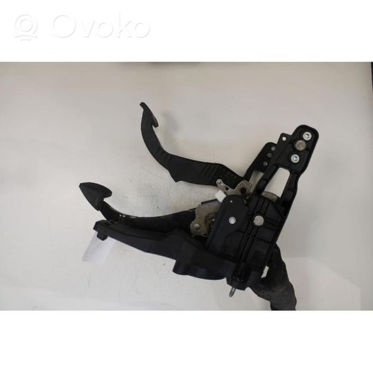 Opel Astra J Pedal assembly 