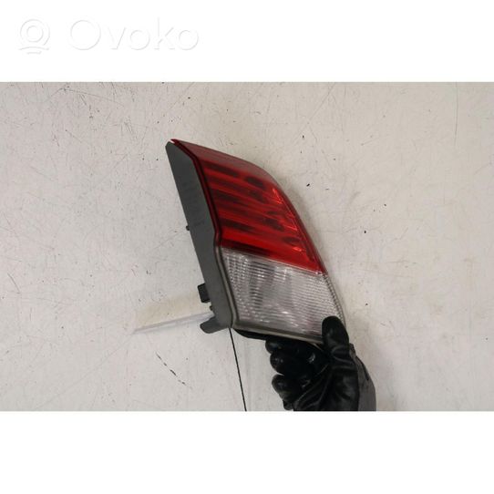 Toyota Avensis T270 Lampa tylna 
