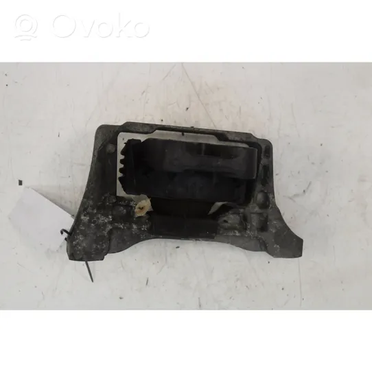 Volvo C30 Engine mount bracket 