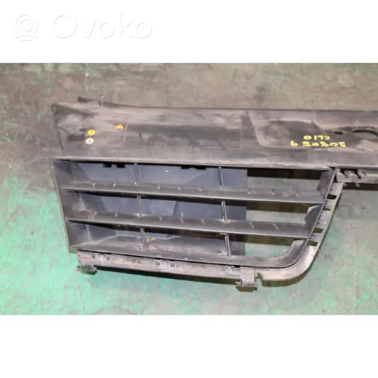 Renault Clio III Grille de calandre avant 