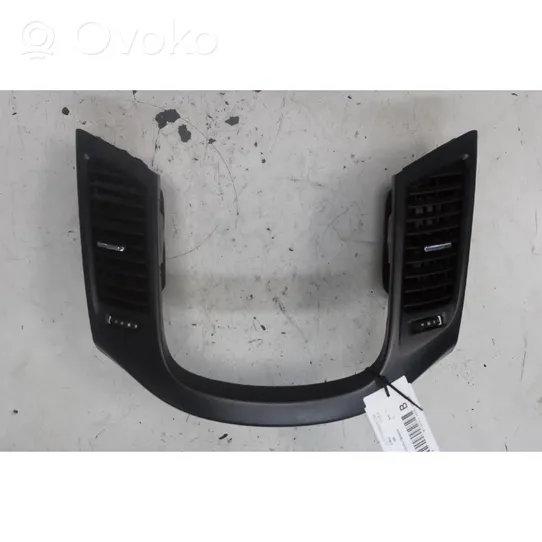 Chevrolet Orlando Kojelaudan sivutuuletussuuttimen kehys 