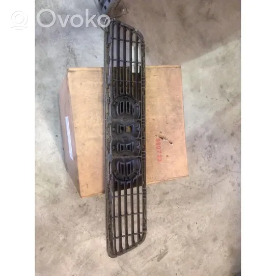 Audi A4 S4 B5 8D Grotelės priekinės 