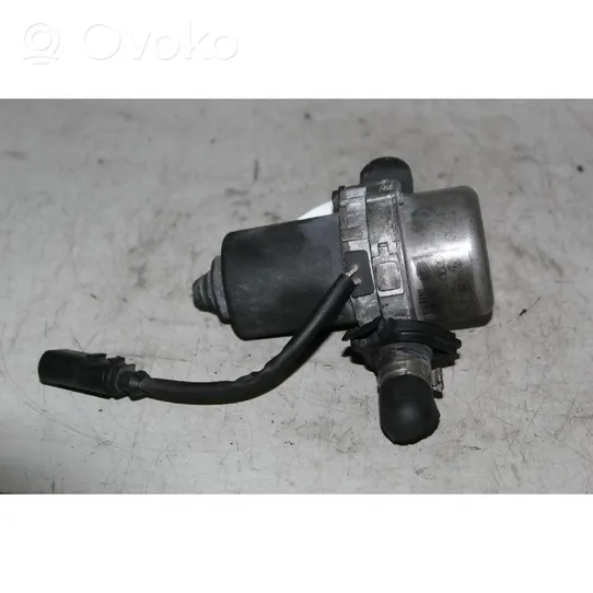 Volkswagen Touareg I Vacuum pump 