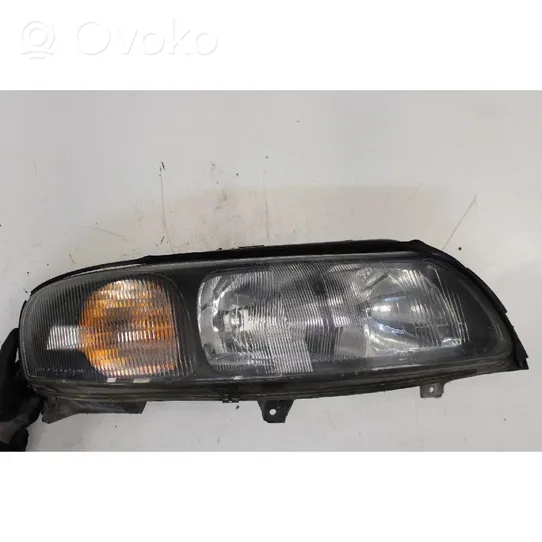 Volvo XC70 Lampa przednia 