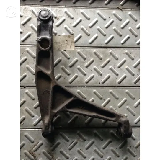 Peugeot 205 Triangle bras de suspension inférieur avant 