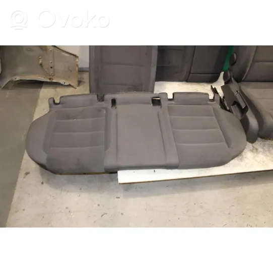 Volkswagen Golf V Fotele / Kanapa / Komplet 