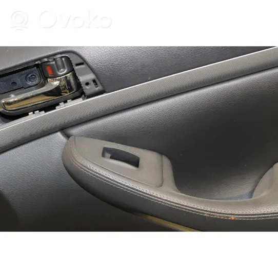Toyota Avensis T250 Drzwi przednie 